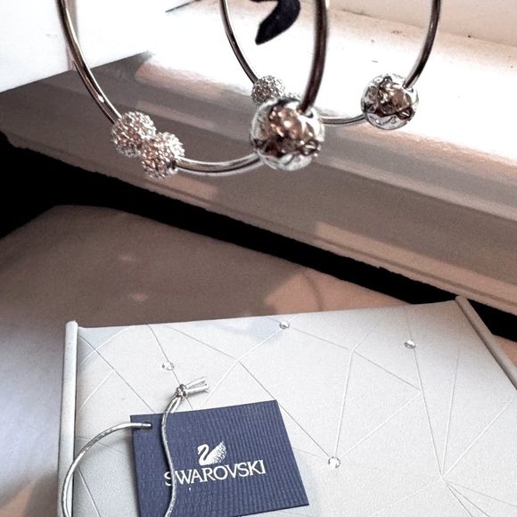 ✨ Stunning Timeless Vintage Swarovski Large Silver and Pave Crystal Hoop Earring - Picture 7 of 14